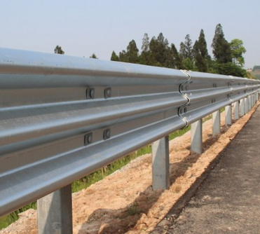 高速公路波形護(hù)欄